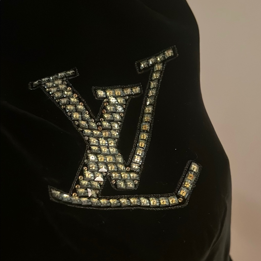 Louis Vuitton Black Velvet Scarf with Iconic LV Logo Rhinestones Silk backside - Picture 5 of 13